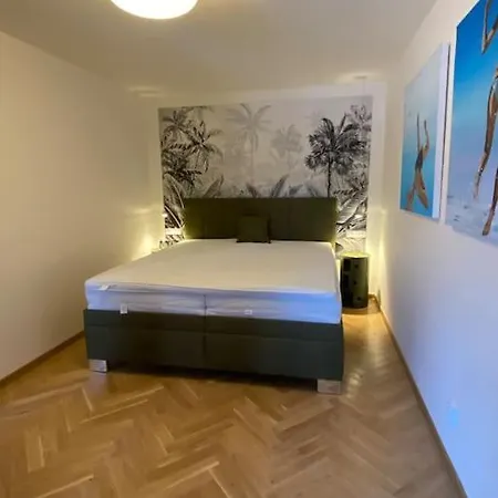 2+kk Se Vstupem Na Zahradu Prague